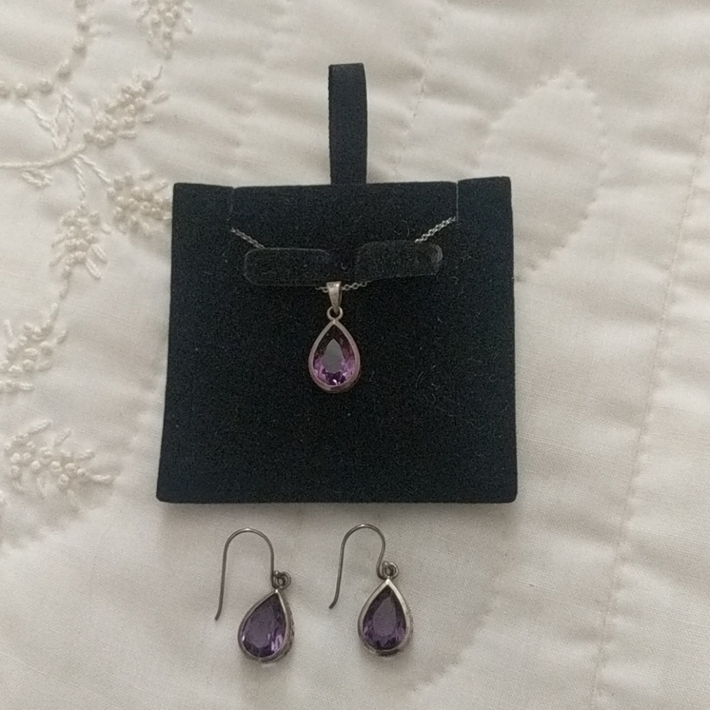 Necklace and earrings set